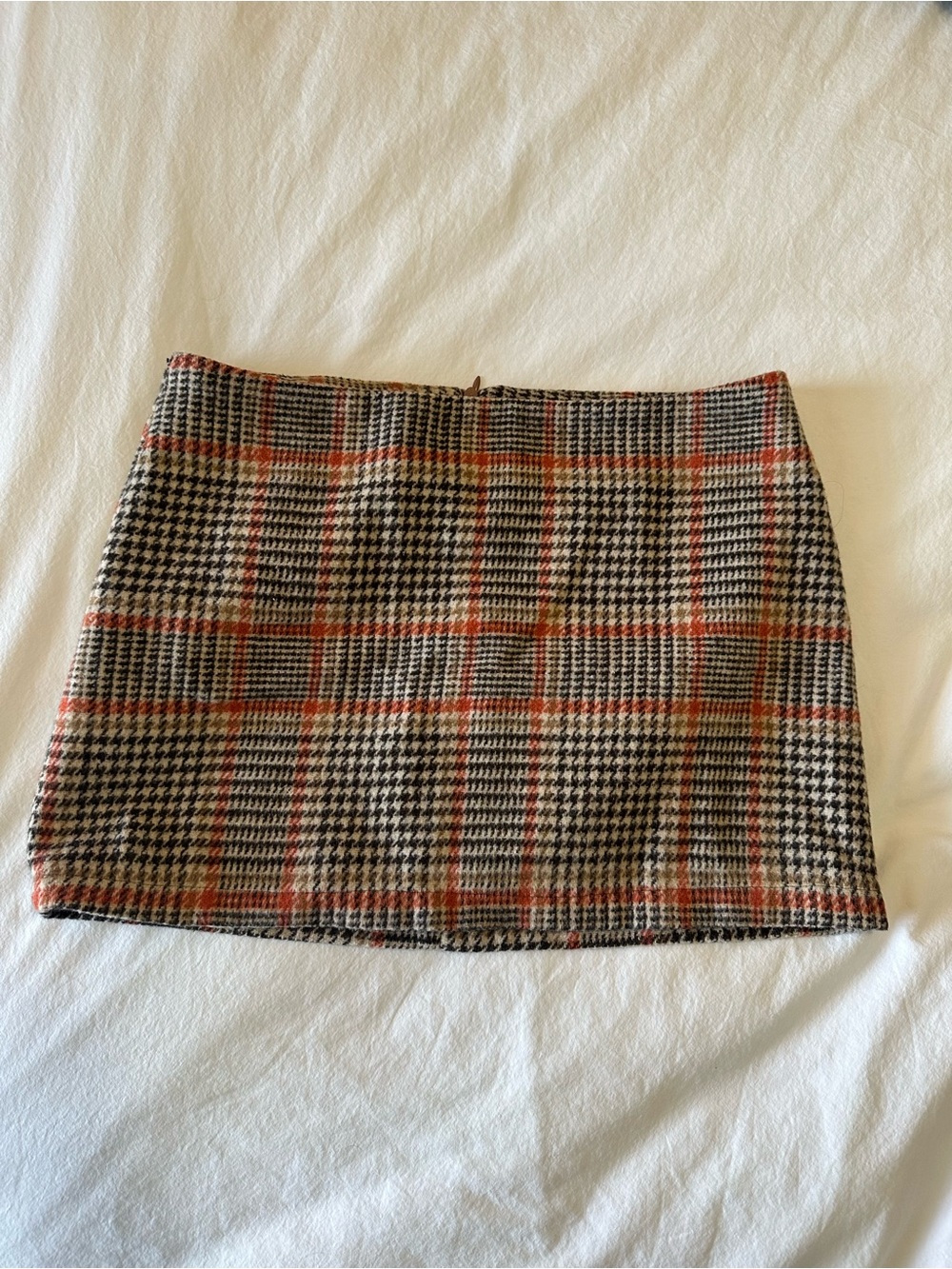 Brandy Melville Plaid and Houndstooth Wool like Mini Skirt in Black, Tan and Red